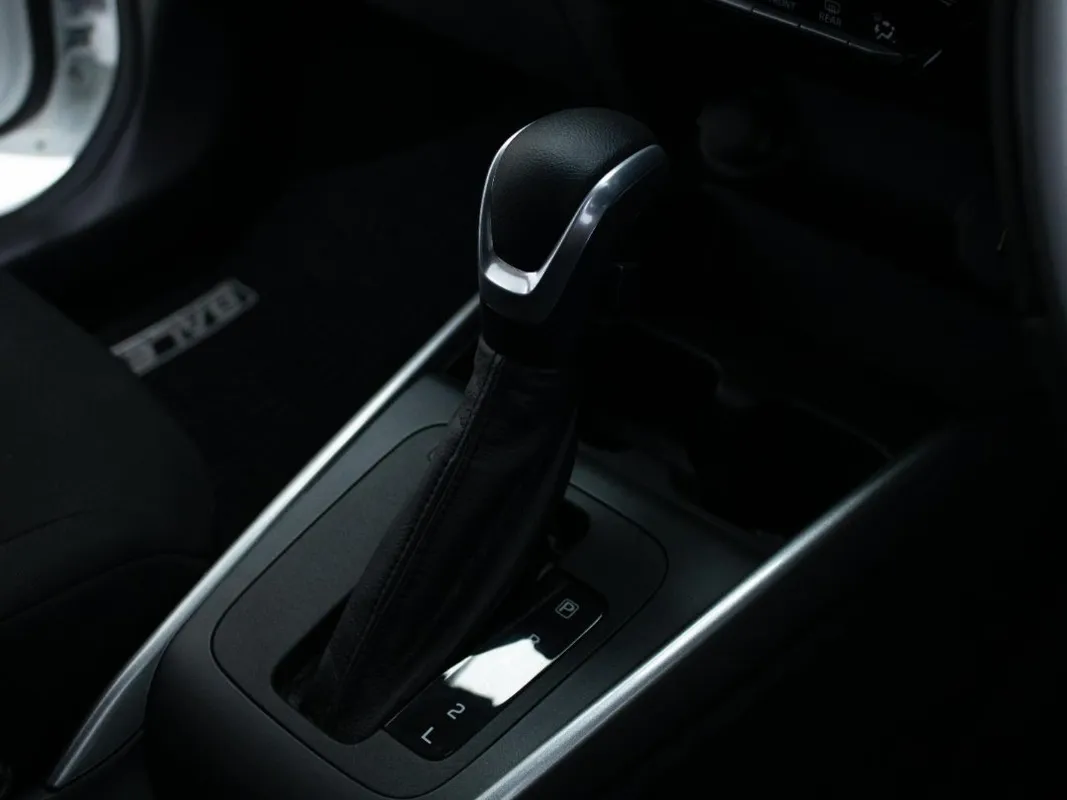 Suzuki Baleno 1.5 GLX A/T - Image 12