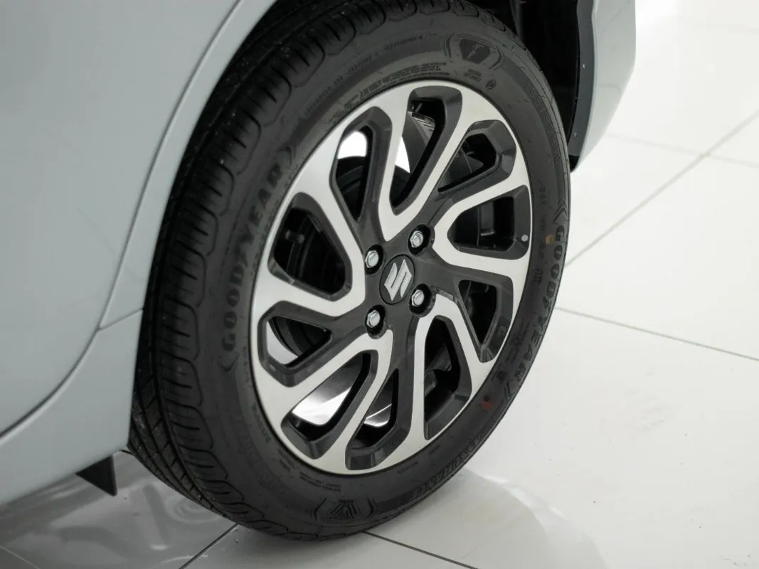 Suzuki Baleno 1.5 GLX A/T - Image 8