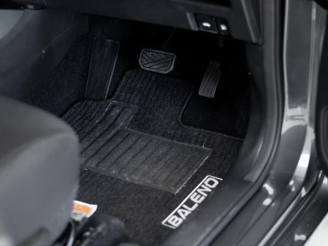 Suzuki Baleno 1.5 GLX A/T - Image 10