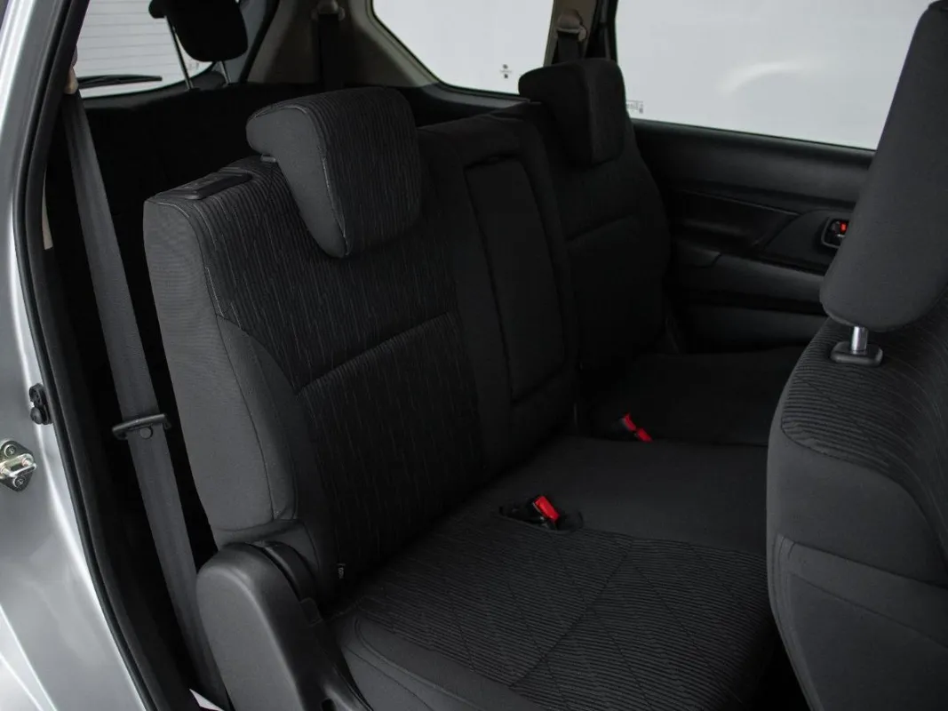 Suzuki Ertiga 1.5 GL - Image 15
