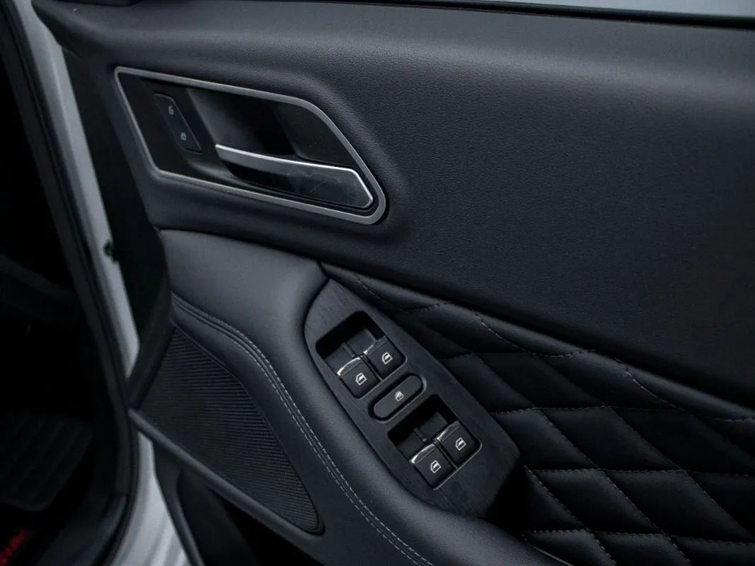 GWM P-Series 2.0TD LTD 4X4 Auto D/C P/U - Image 15