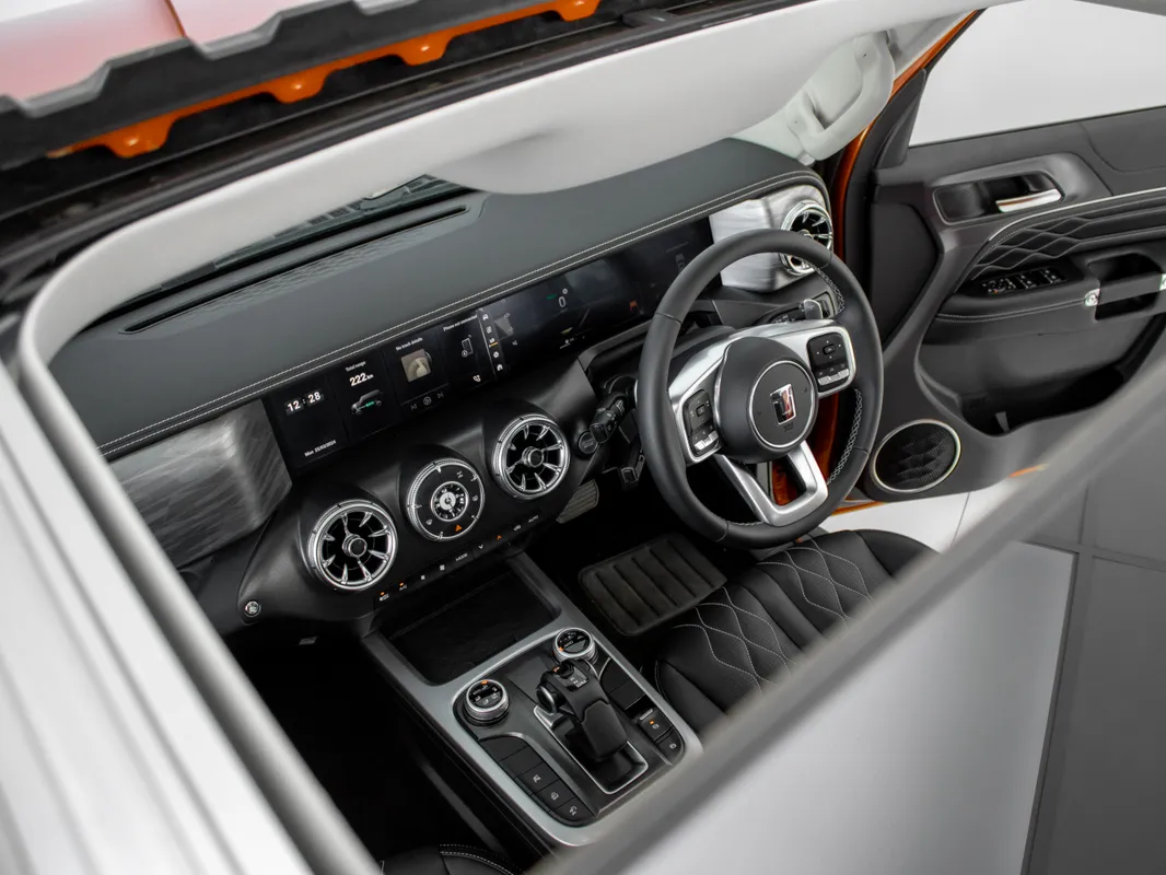 GWM Tank 300 2.0T HEV 9HAT 4X4 Super Luxury - Image 3