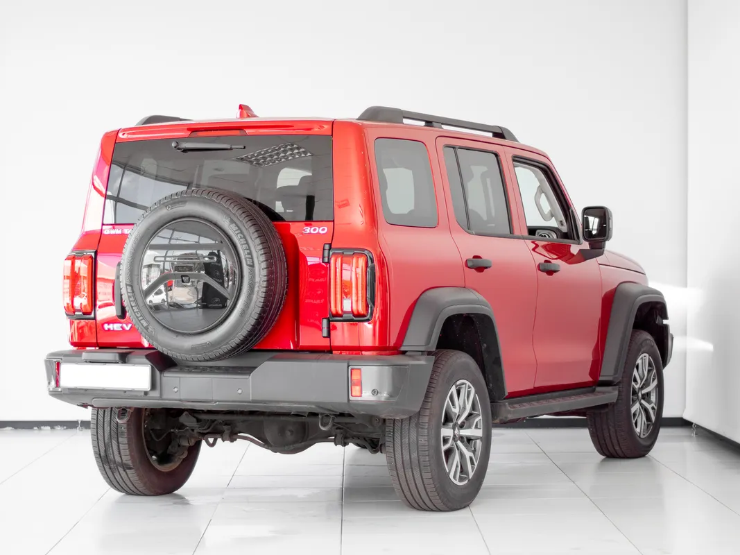 GWM Tank 300 2.0T HEV 9HAT 4X4 Super Luxury - Image 2