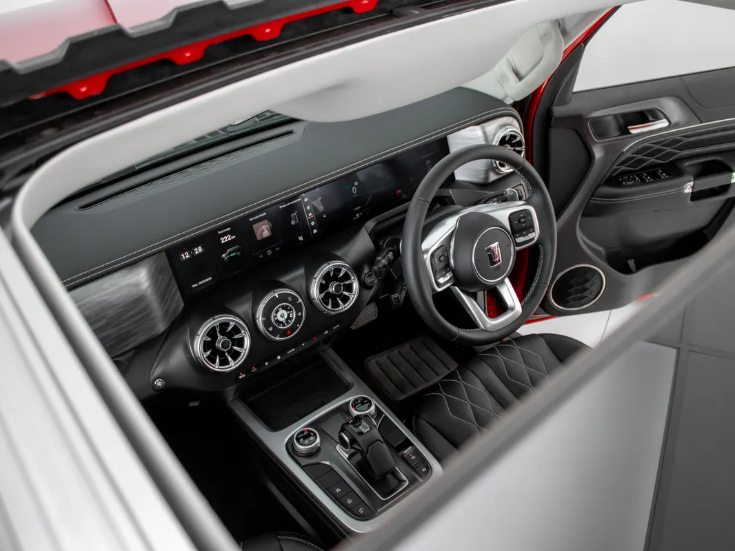 GWM Tank 300 2.0T HEV 9HAT 4X4 Super Luxury - Image 5