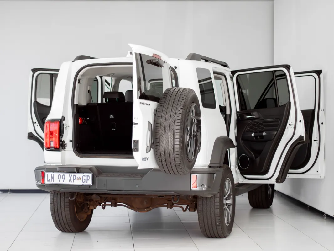 GWM Tank 300 2.0T HEV 9HAT 4X4 Super Luxury - Image 5