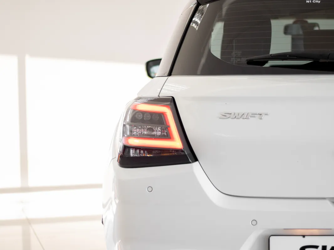 Suzuki Swift 1.2 GLX MT - Image 5