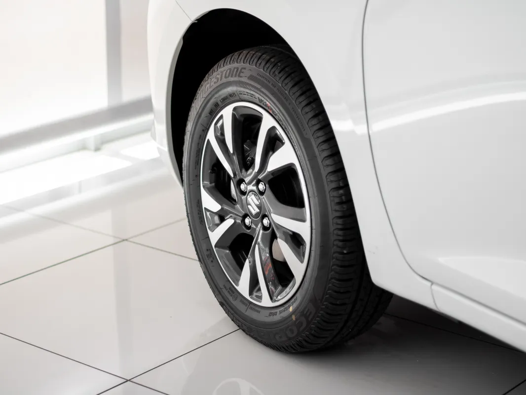 Suzuki Swift 1.2 GLX MT - Image 6