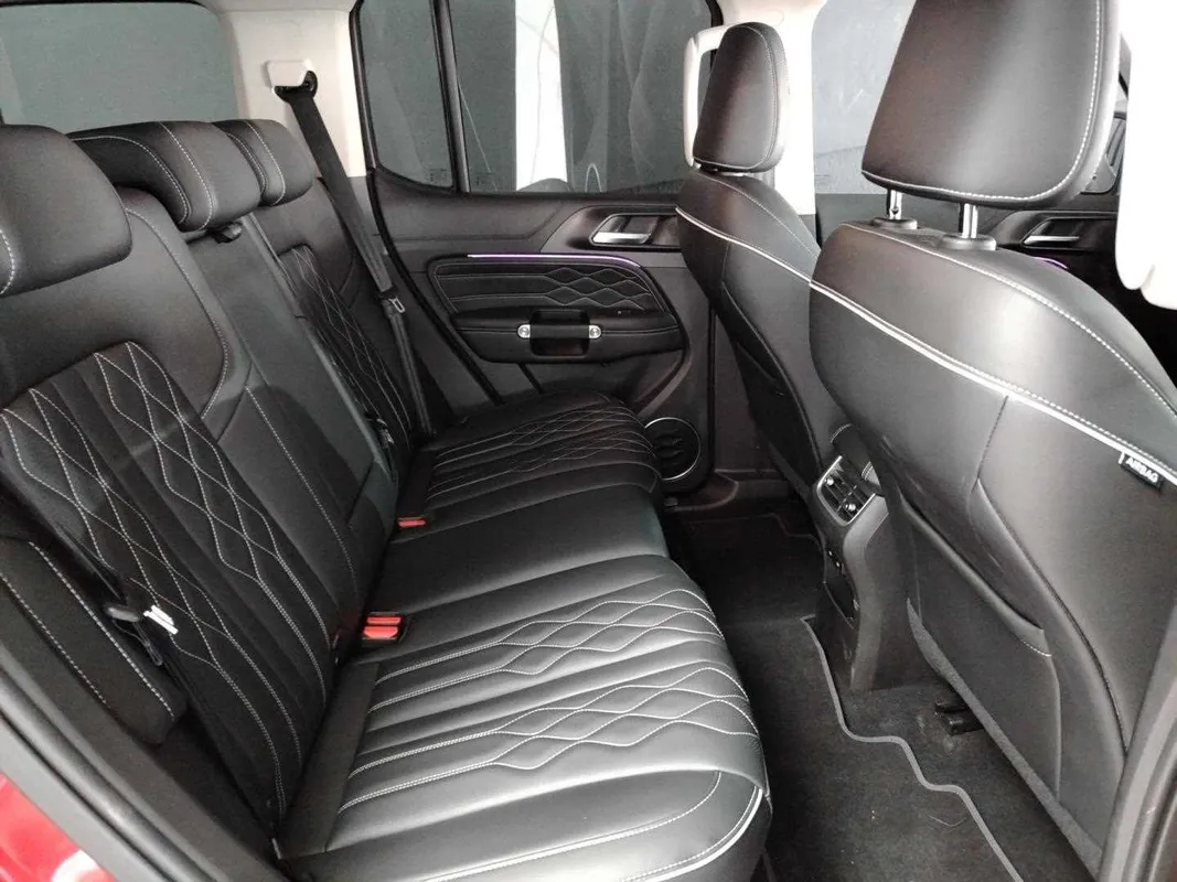 GWM Tank 300 2.0T HEV 9HAT 4X4 Super Luxury - Image 10