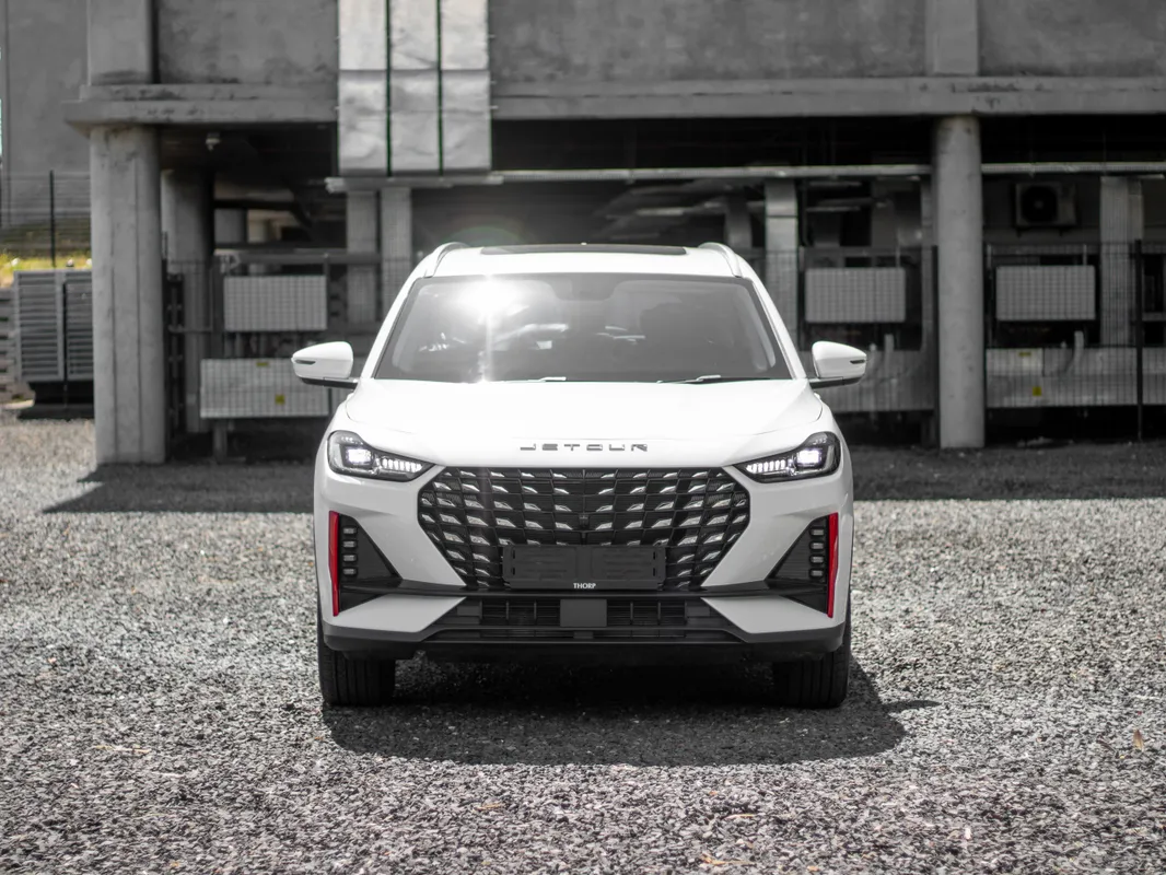 Jetour X70 Plus 1.5T Momentum - Image 2