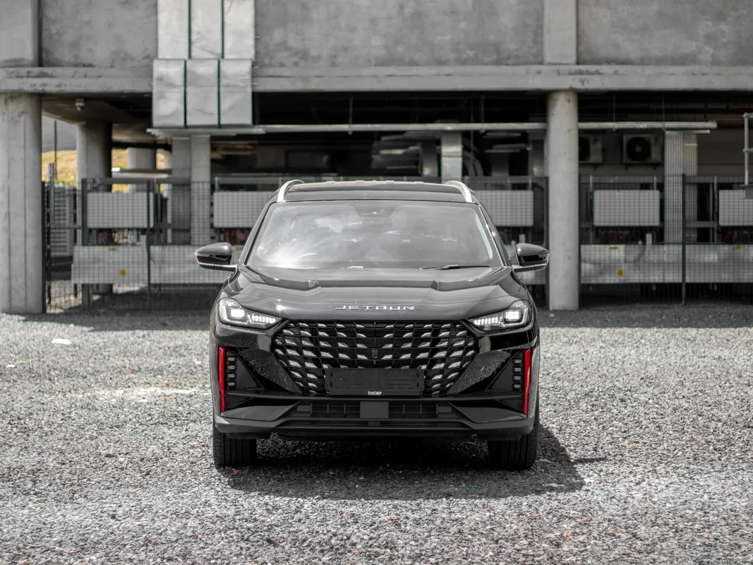 Jetour X70 Plus 1.5T Momentum - Image 2