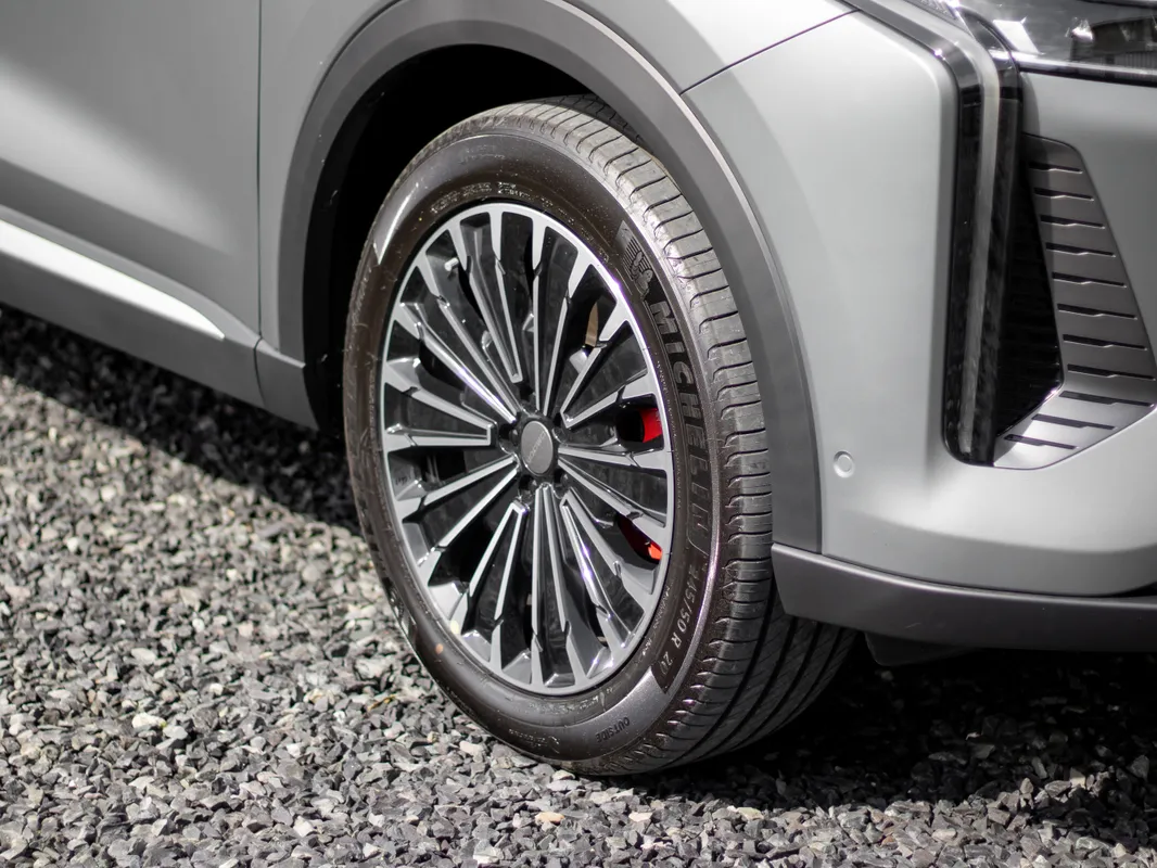 OMODA C9 1.5T AWD PHEV - Image 7