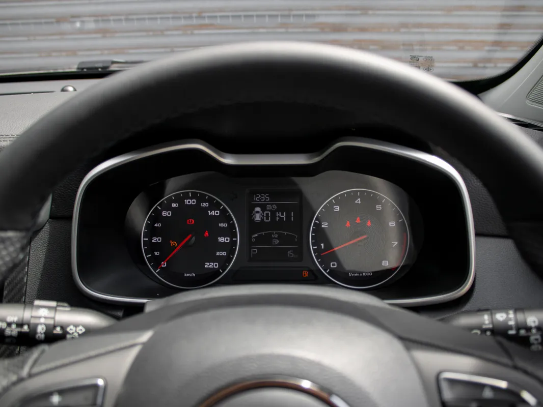 MG ZS 1.5L 4AT Luxury - Image 15