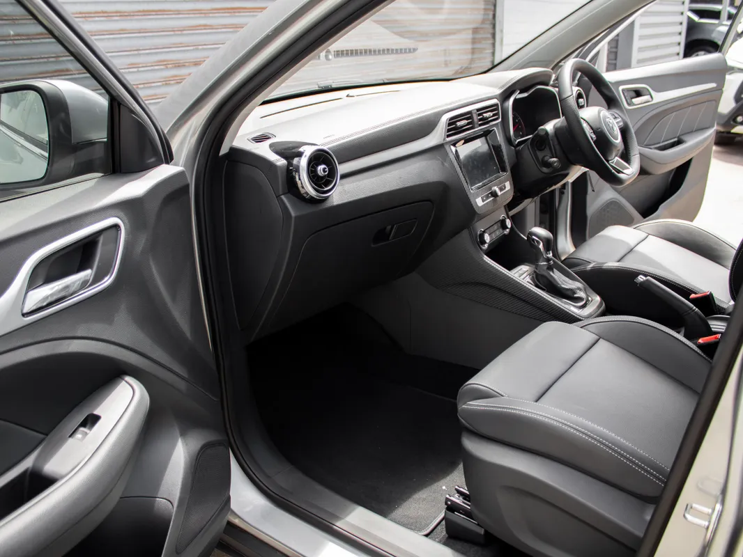 MG ZS 1.5L 4AT Luxury - Image 16