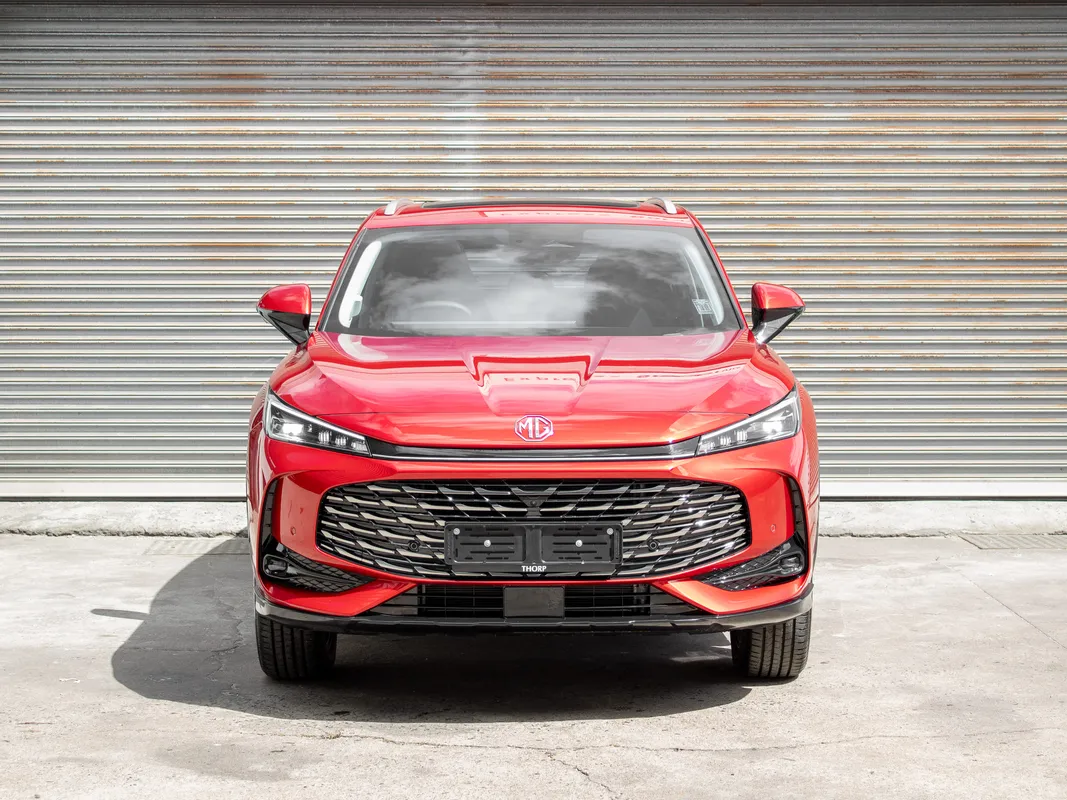 MG HS 2.0T AT Luxury - Image 2