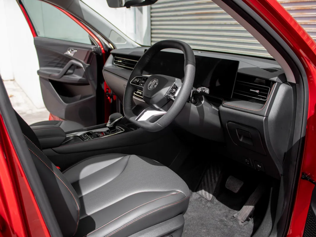 MG HS 2.0T AT Luxury - Image 10