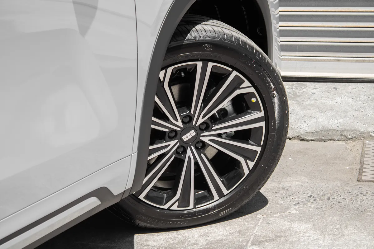 Geely E5 EM-i Aspire - Image 8