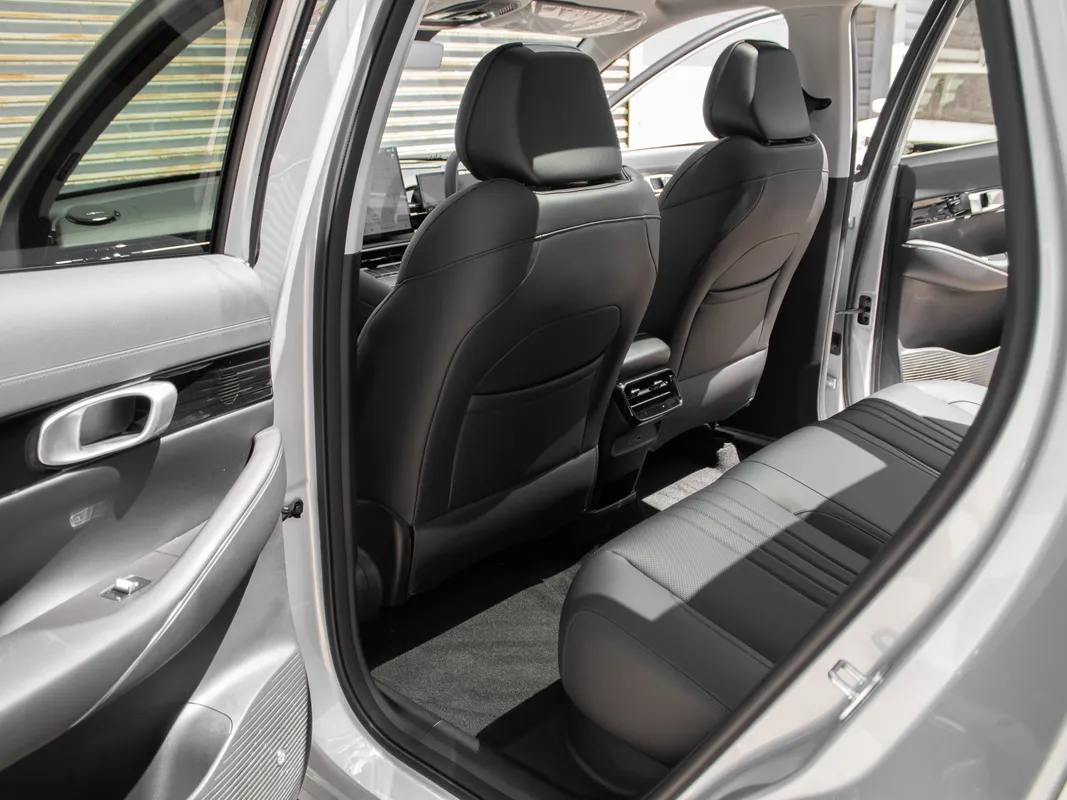 Geely E5 EM-i Apex - Image 22