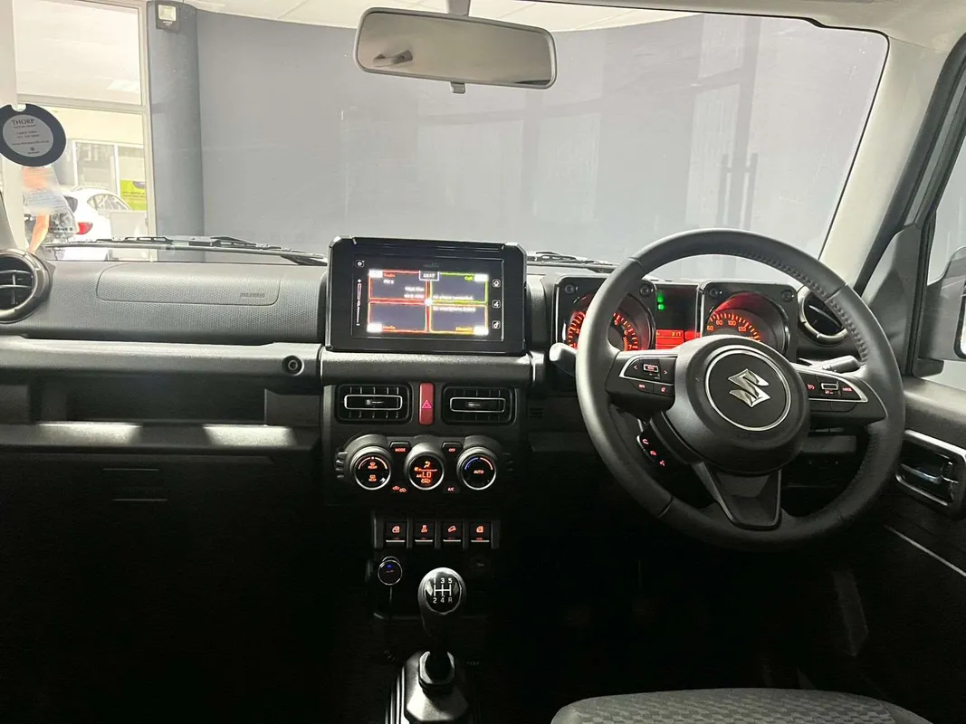 Suzuki Jimny 1.5 GLX - Image 6