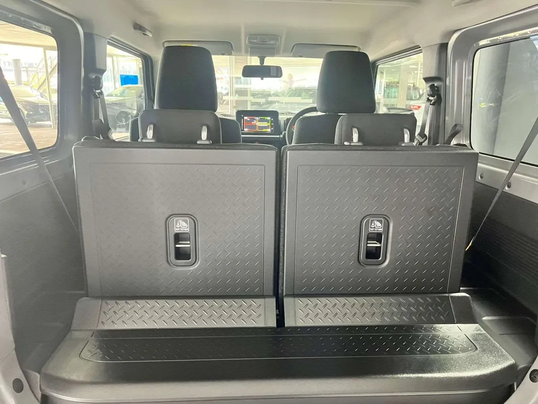 Suzuki Jimny 1.5 GLX - Image 8