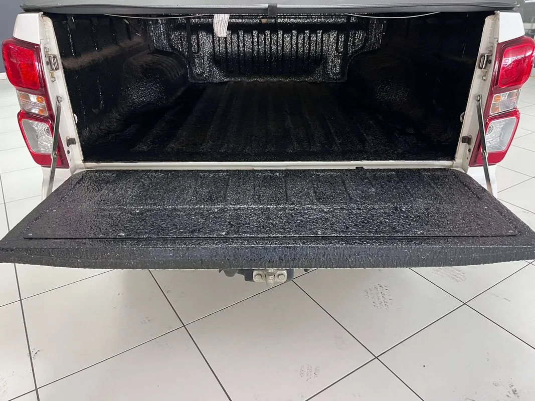 Isuzu D-MAX 1.9 Ddi HR LS Auto D/C P/U - Image 5