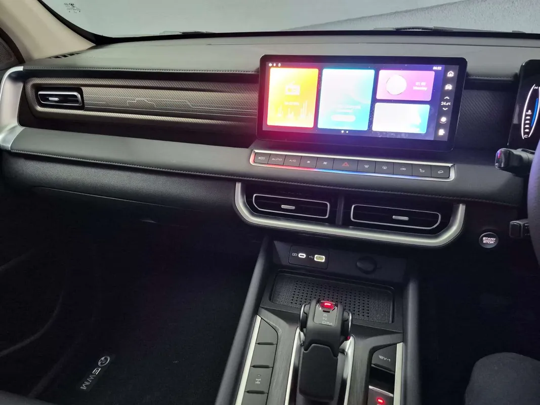 GWM P300 2.4TD LT 4X4 9AT - Image 8