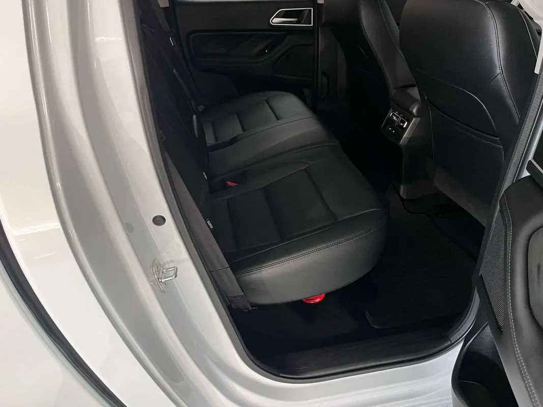 GWM P300 2.4TD LT 4X2 9AT - Image 7