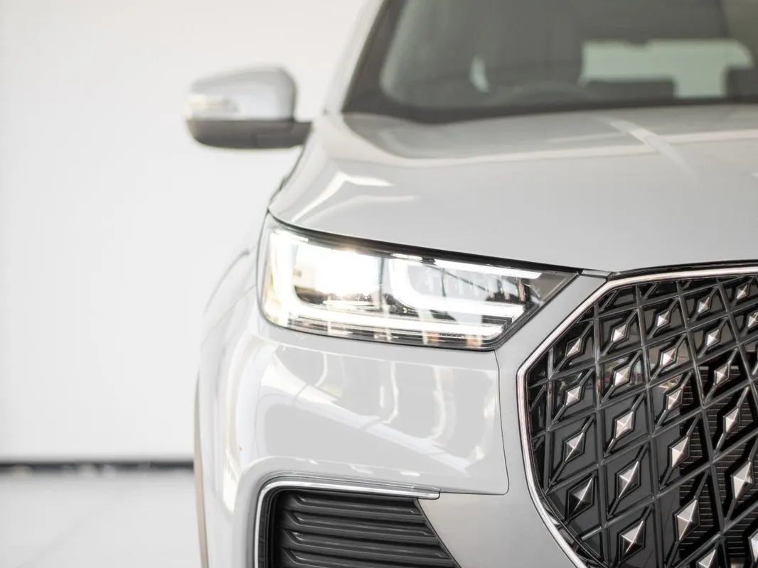 Chery Tiggo 8 Pro Max 2.0 TGDI Executive AWD DCT - Image 3