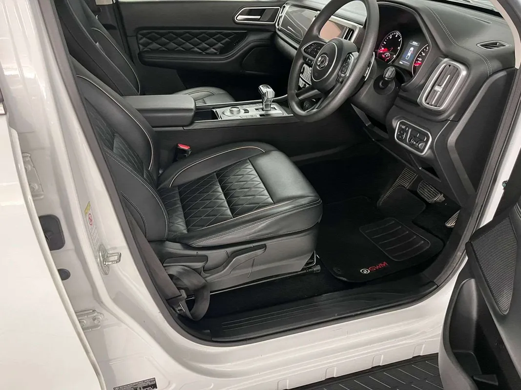 GWM P-Series PV 2.0TD LS Black Edition Auto D/C P/U - Image 6