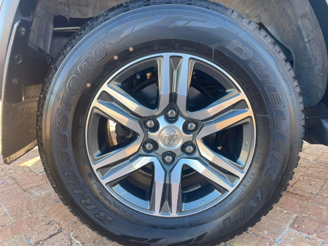 Toyota Fortuner 2.4GD-6 R/B A/T - Image 10