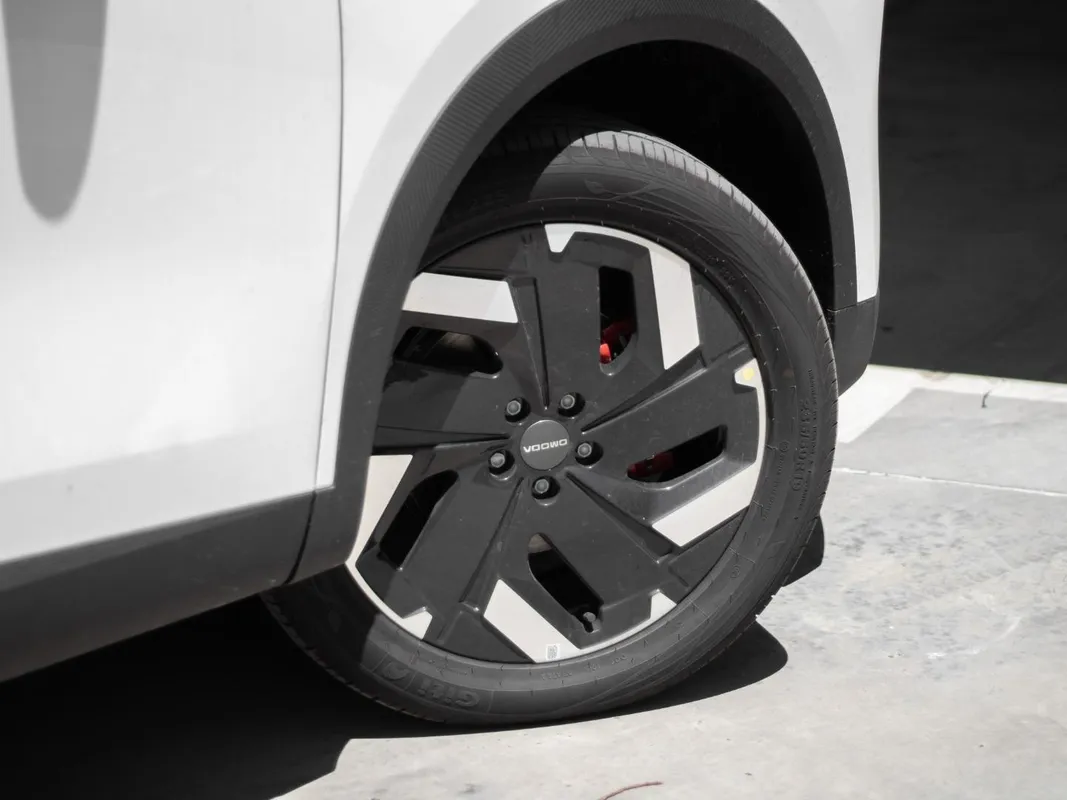 OMODA C7 1.5T SHS PHEV - Image 17