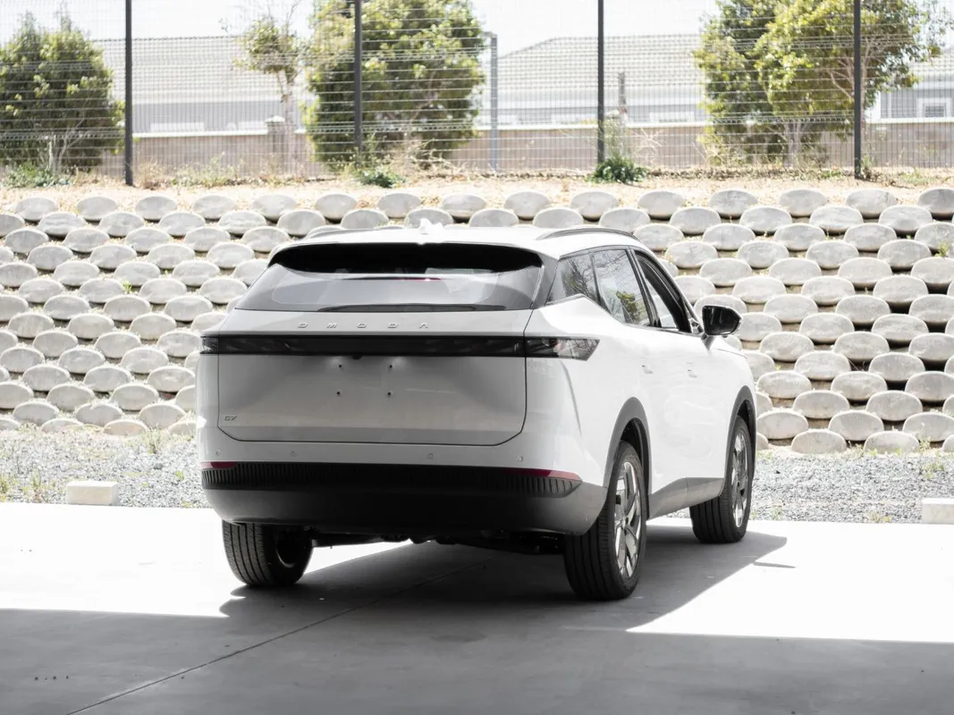 OMODA C7 1.5T SHS PHEV - Image 9