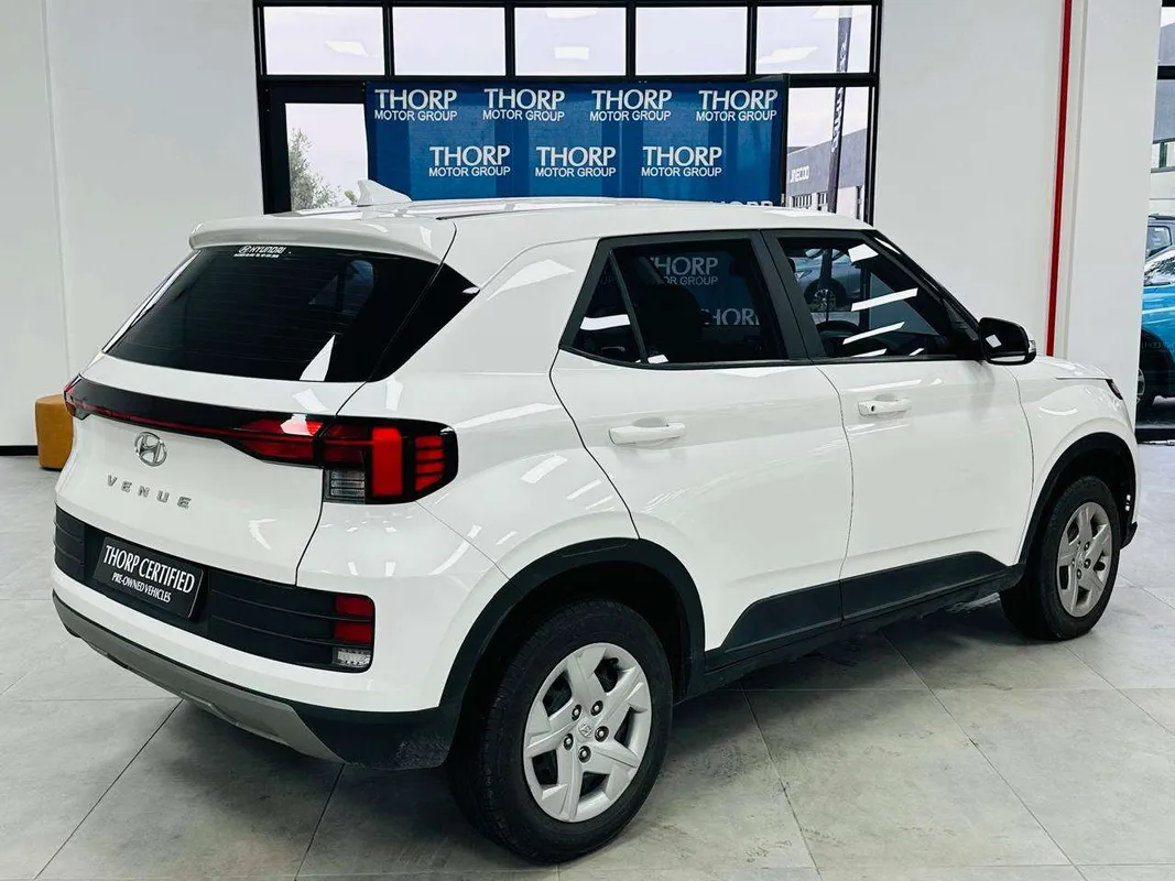 Hyundai Venue 1.2 Premium M/T - Image 4