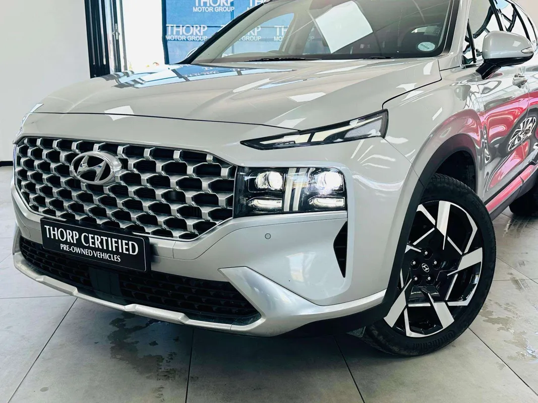 Hyundai Santa-Fe R2.2 AWD Elite DCT (7 Seater) - Image 4