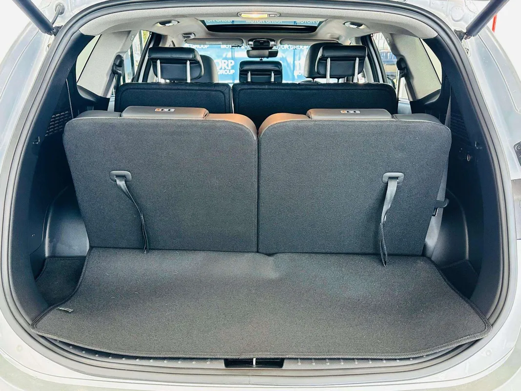Hyundai Santa-Fe R2.2 AWD Elite DCT (7 Seater) - Image 7