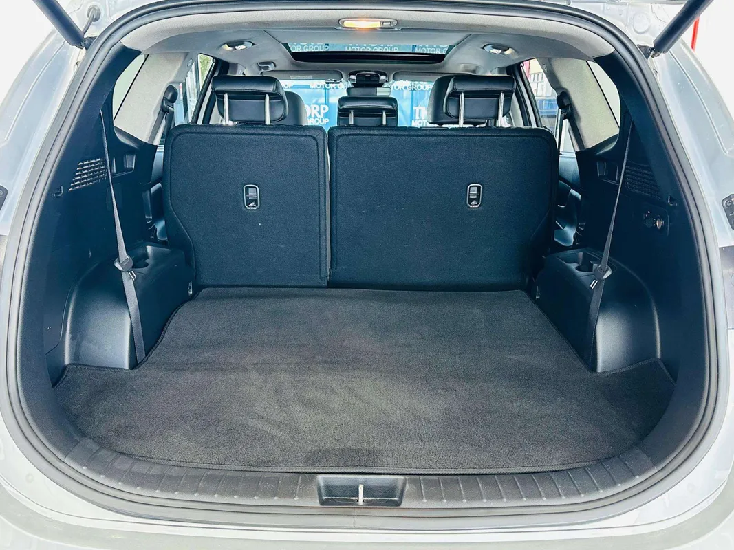 Hyundai Santa-Fe R2.2 AWD Elite DCT (7 Seater) - Image 8
