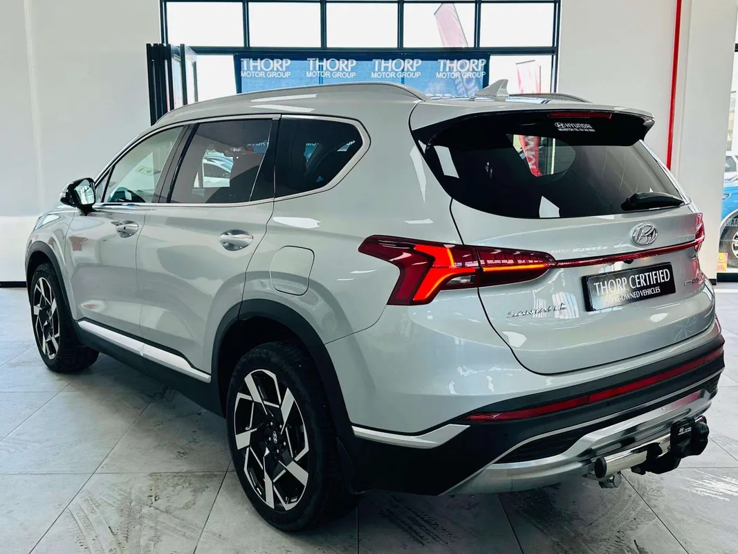 Hyundai Santa-Fe R2.2 AWD Elite DCT (7 Seater) - Image 9