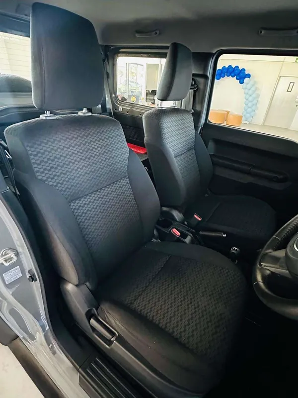 Suzuki Jimny 1.5 GLX AT - Image 15