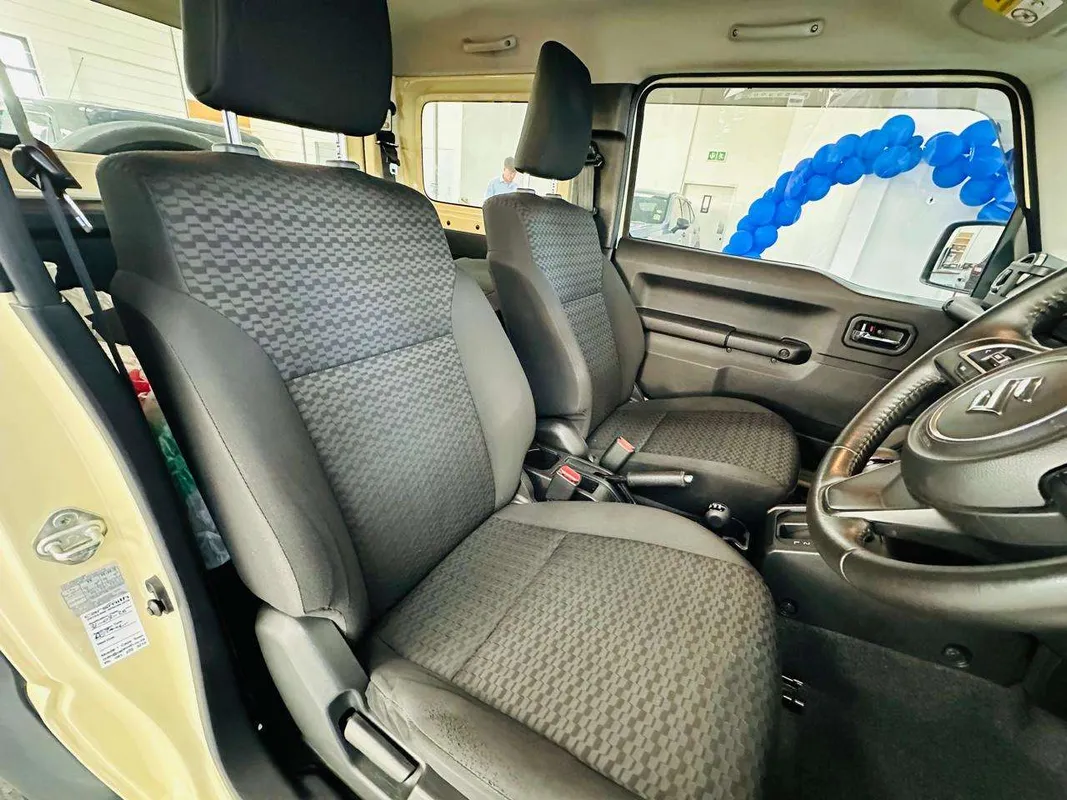 Suzuki Jimny 1.5 GLX AT - Image 13