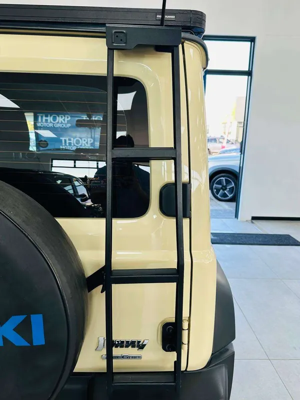 Suzuki Jimny 1.5 GLX AT - Image 9