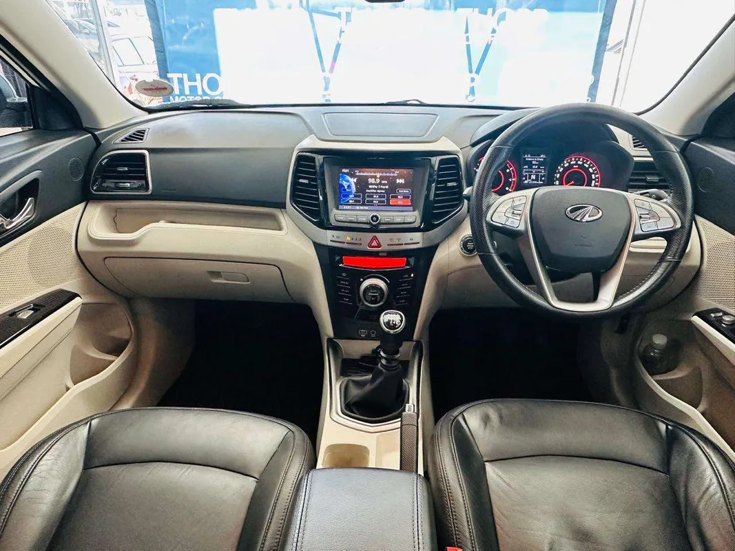 Mahindra XUV300 W8 Petrol - Image 8