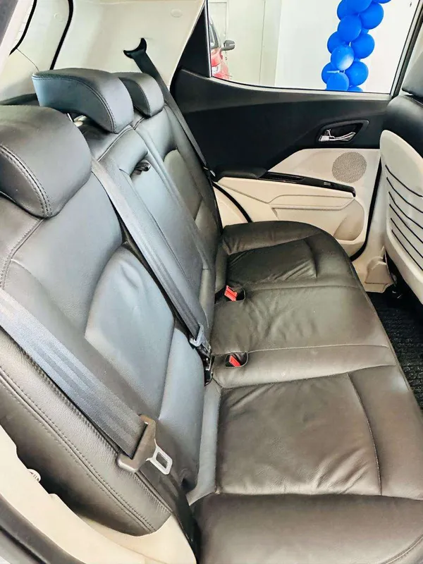 Mahindra XUV300 W8 Petrol - Image 9
