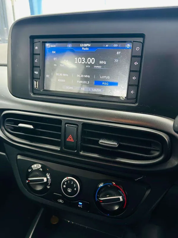 Hyundai Grand i10 1.0 Motion auto - Image 11