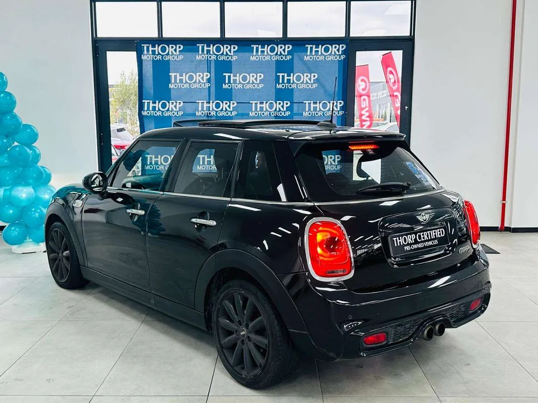 MINI COOPER S 5DR (XS72) - Image 4