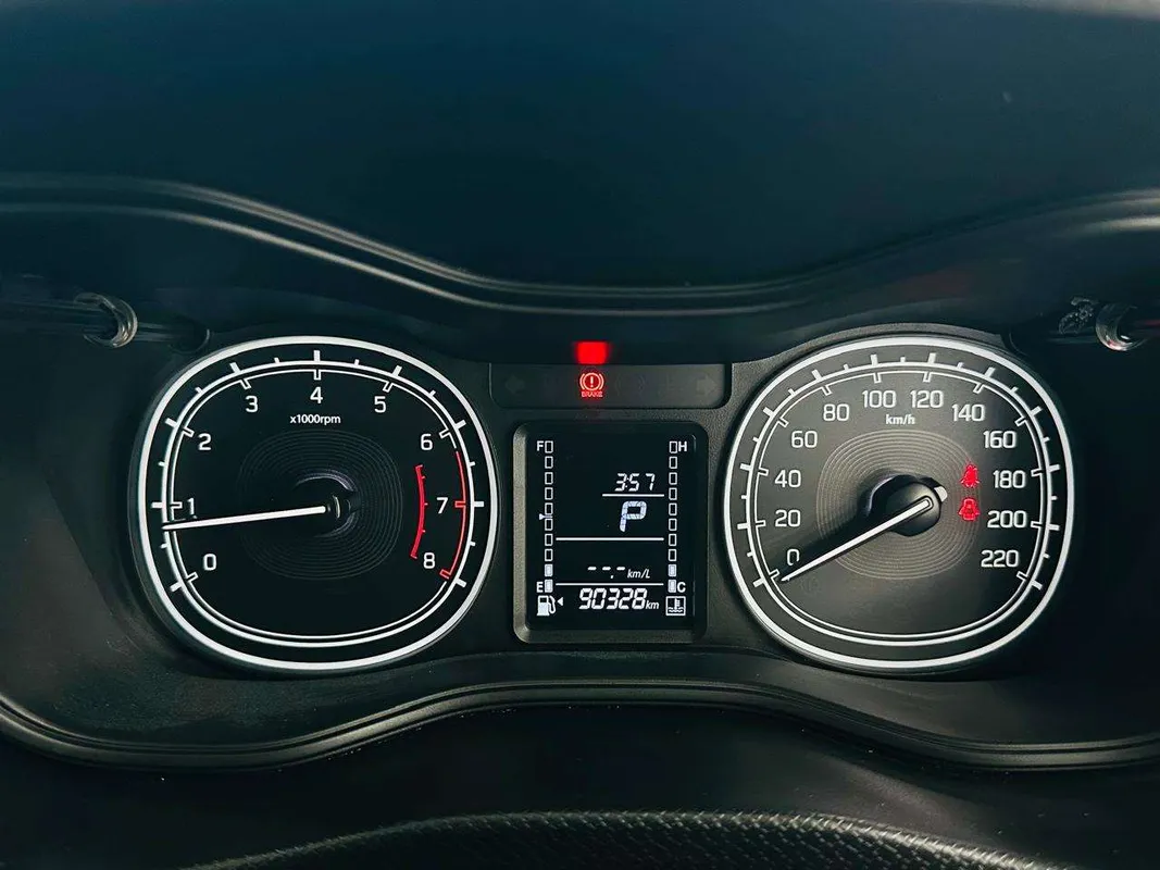 Suzuki Vitara Brezza 1.5 GL S-Edition A/T - Image 11
