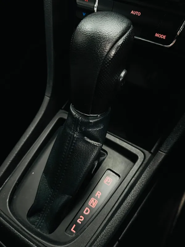 Suzuki Vitara Brezza 1.5 GL S-Edition A/T - Image 13
