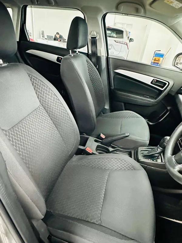 Suzuki Vitara Brezza 1.5 GL S-Edition A/T - Image 9