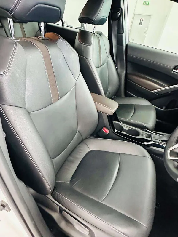 Toyota Corolla Cross 1.8 HEV XS - Image 11