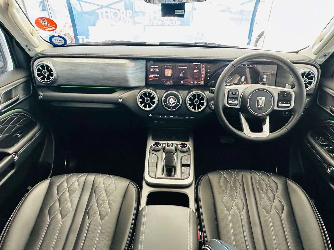 GWM Tank 300 2.4TD 9AT 4X4 Super Luxury - Image 8