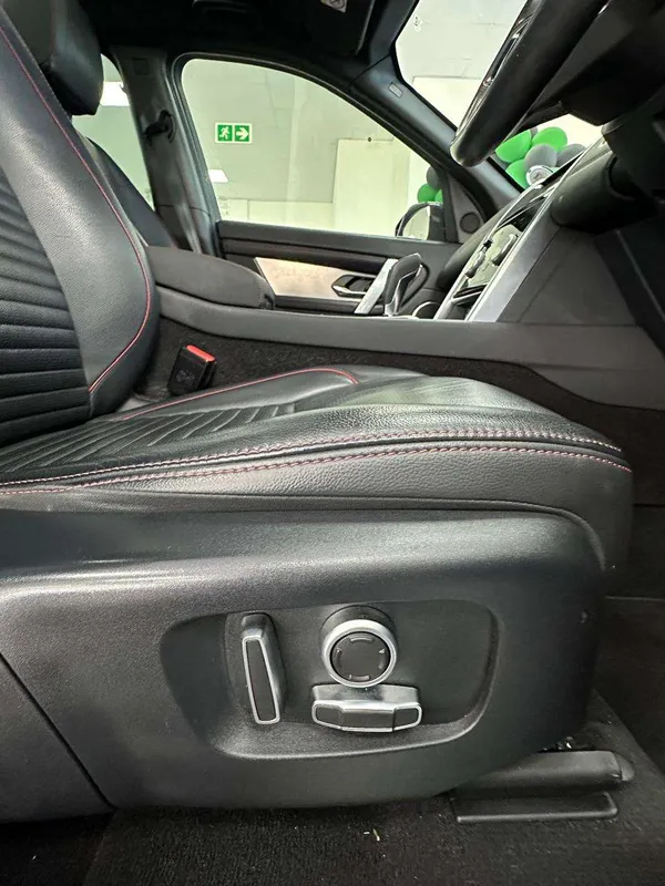 Land Rover Discovery SE Sd4 - Image 14