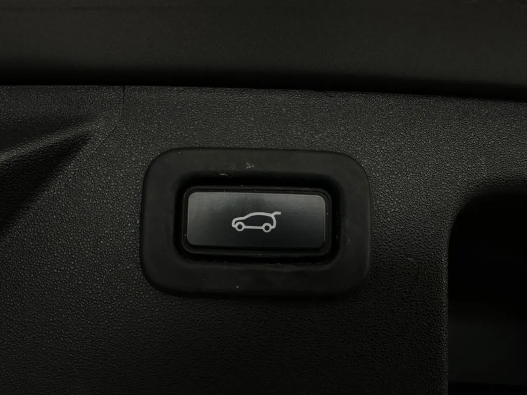 Land Rover Discovery SE Sd4 - Image 16